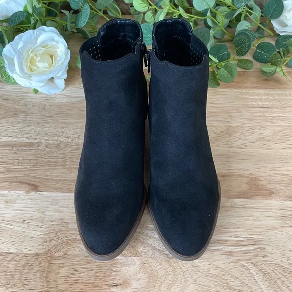 Style & Co Gerddie Booties 5M NWT - Picture 2 of 5